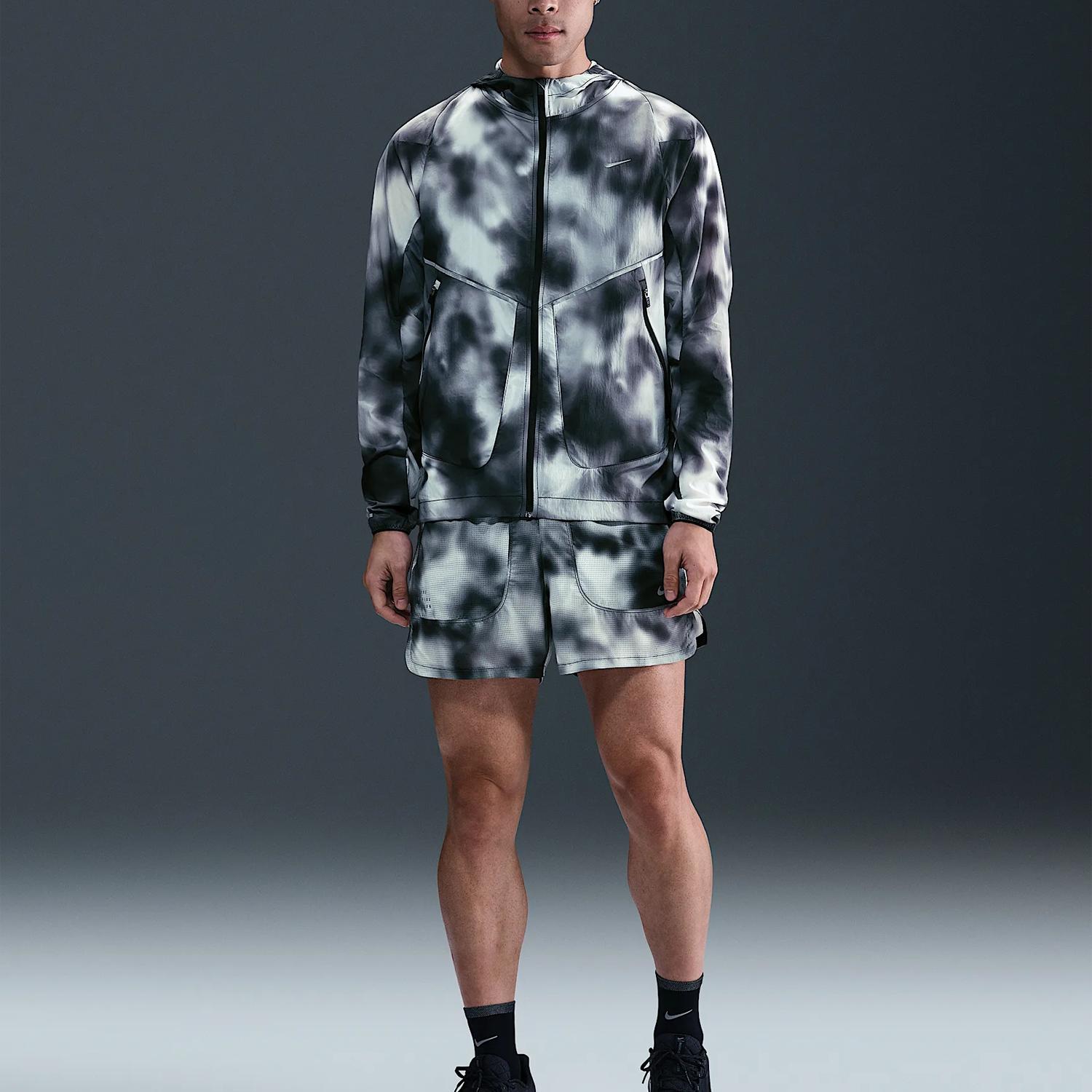 Nike Ultraviolet Protection Comfortable Running Jacket Men Jackets Black HJ4143-010 S
Nike Ultraviolet Protection Comfortable Running Jacket Men Jackets Black HJ4143-010 S