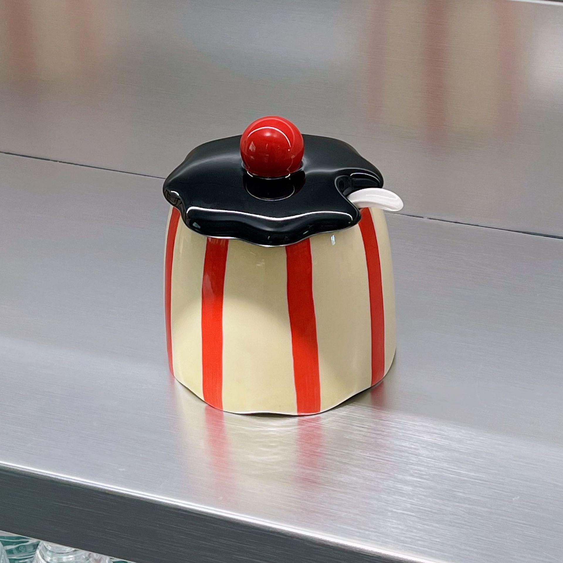 New Polka Dot Striped Contrasting Color Lard Meat Oil Tank Household High Temperature Resistant Ceramic Tank With Spoon Kitchen Pepper Striped Tank
New Polka Dot Striped Contrasting Color Lard Meat Oil Tank Household High Temperature Resistant Ceramic Tank With Spoon Kitchen Pepper Striped Tank