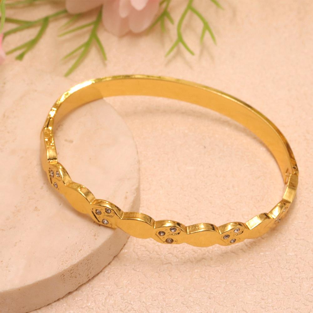 Luxury Gold Plated Stainless Steel Chain Bangle Bracelet for Women Elegant High-Quality Fashion Accessory 58-60mm
Luxury Gold Plated Stainless Steel Chain Bangle Bracelet for Women Elegant High-Quality Fashion Accessory 58-60mm