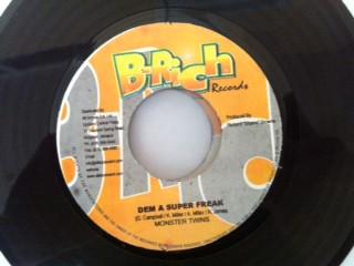 7-дюймовая пластинка MONSTER TWINS - Dem A Super Freak NONE B-Rich Records 2008 Ямайка Регги, Ска и Даб Б/У
7-дюймовая пластинка MONSTER TWINS - Dem A Super Freak NONE B-Rich Records 2008 Ямайка Регги, Ска и Даб Б/У