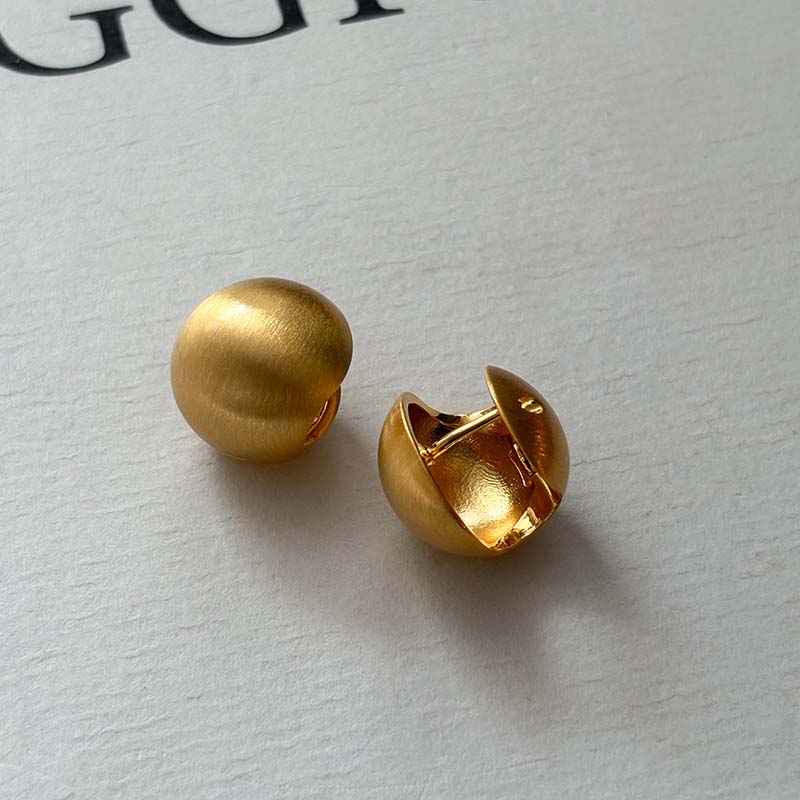 New Metal Brushed Frosted Spherical Hoop Earrings for Women Retro Creative Gold Color Ball Earrings Jewelry Party Brincos
New Metal Brushed Frosted Spherical Hoop Earrings for Women Retro Creative Gold Color Ball Earrings Jewelry Party Brincos