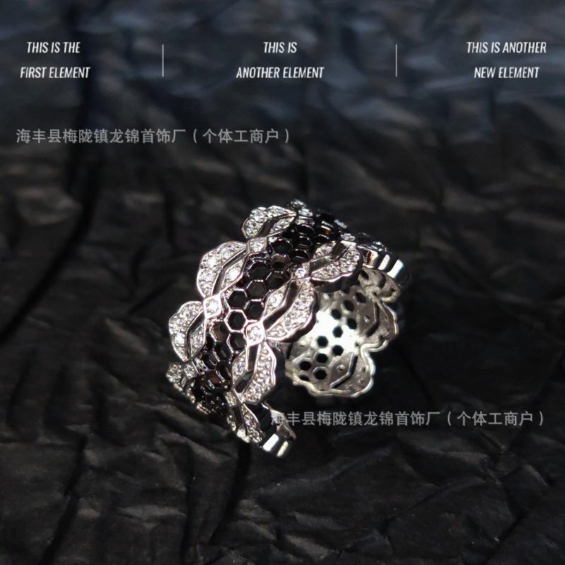 Italian Black Mesh Lace Two-Color Gold Diamond Ring For Men And Women Bratti Black Gold Open Bracelet Bracelet For Women
Italian Black Mesh Lace Two-Color Gold Diamond Ring For Men And Women Bratti Black Gold Open Bracelet Bracelet For Women