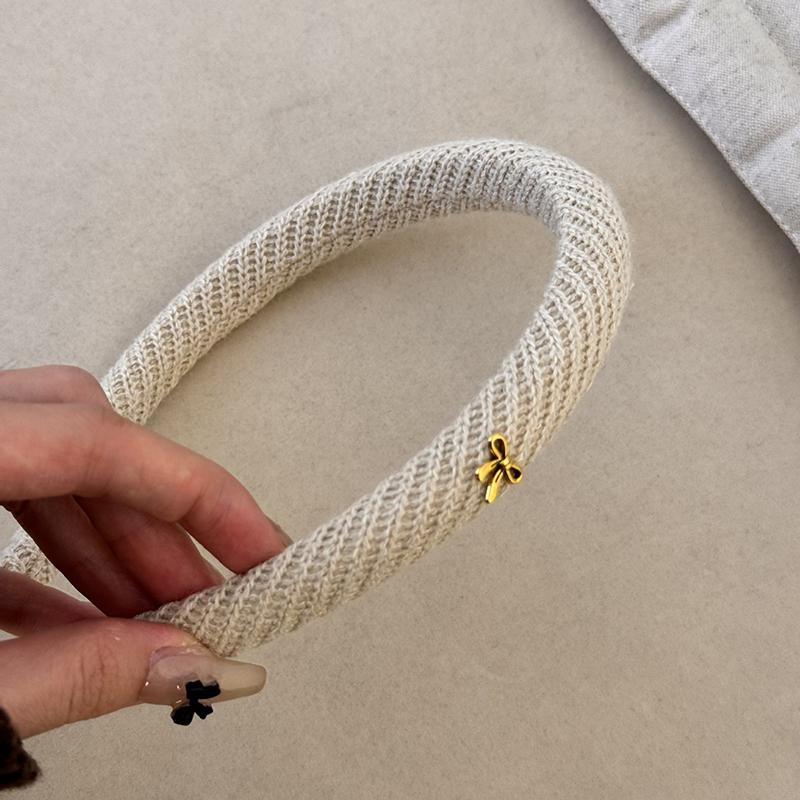 Simple Twill Fine Headband Temperament Bow Headband Going Out To Press Hair Age-Reducing Headgear Hairpin as the picture
Simple Twill Fine Headband Temperament Bow Headband Going Out To Press Hair Age-Reducing Headgear Hairpin as the picture