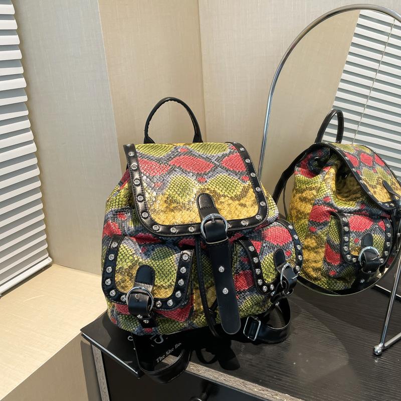 Summer backpack 2025 new Korean version fashion retro handbag women versatile travel snake pattern small backpack tide жовтий
Summer backpack 2025 new Korean version fashion retro handbag women versatile travel snake pattern small backpack tide жовтий