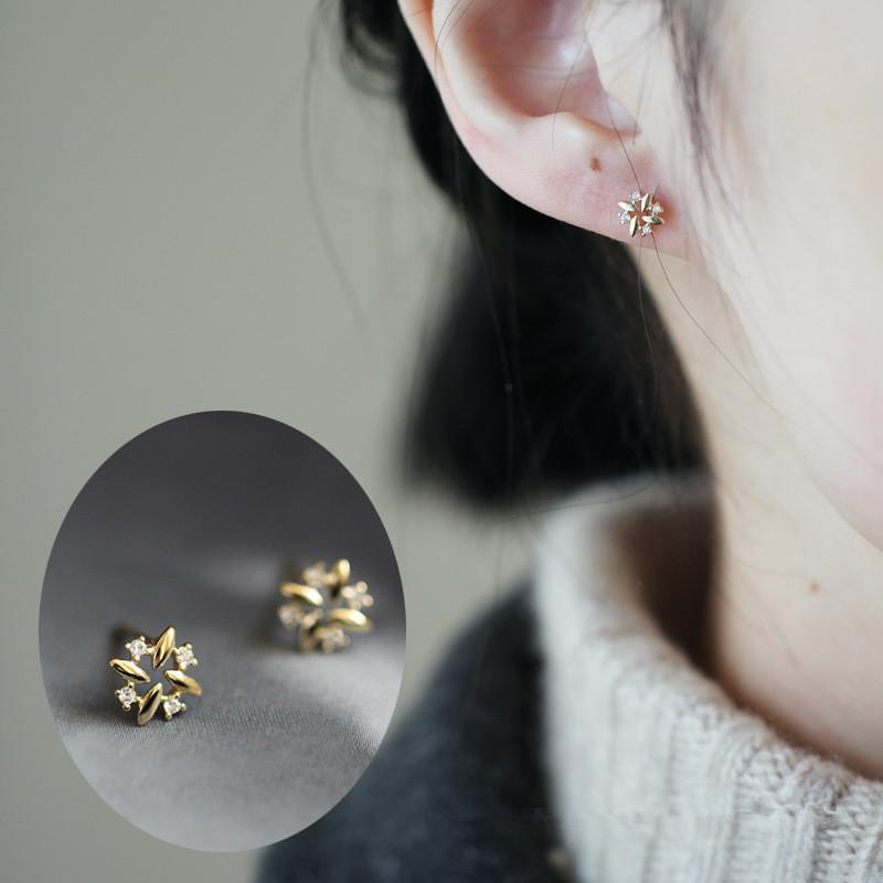 925 Sterling Silver Plating 14k Gold Plating Simple Inlaid Crystal Windmill Earrings Women Exquisite Sweet Student Jewelry Gold
925 Sterling Silver Plating 14k Gold Plating Simple Inlaid Crystal Windmill Earrings Women Exquisite Sweet Student Jewelry Gold