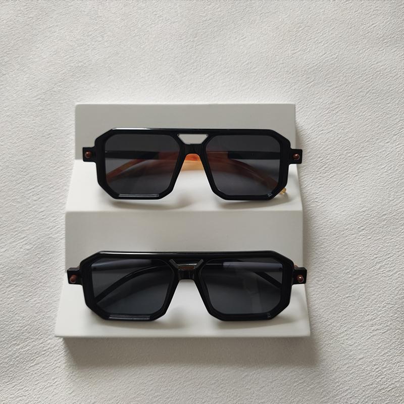 2pcs/Set Fashion Rectangle Women Sunglasses Trendy Double Bridges Eyewear For Female Outdoor/Office Anti-blue Light Glasses
2pcs/Set Fashion Rectangle Women Sunglasses Trendy Double Bridges Eyewear For Female Outdoor/Office Anti-blue Light Glasses