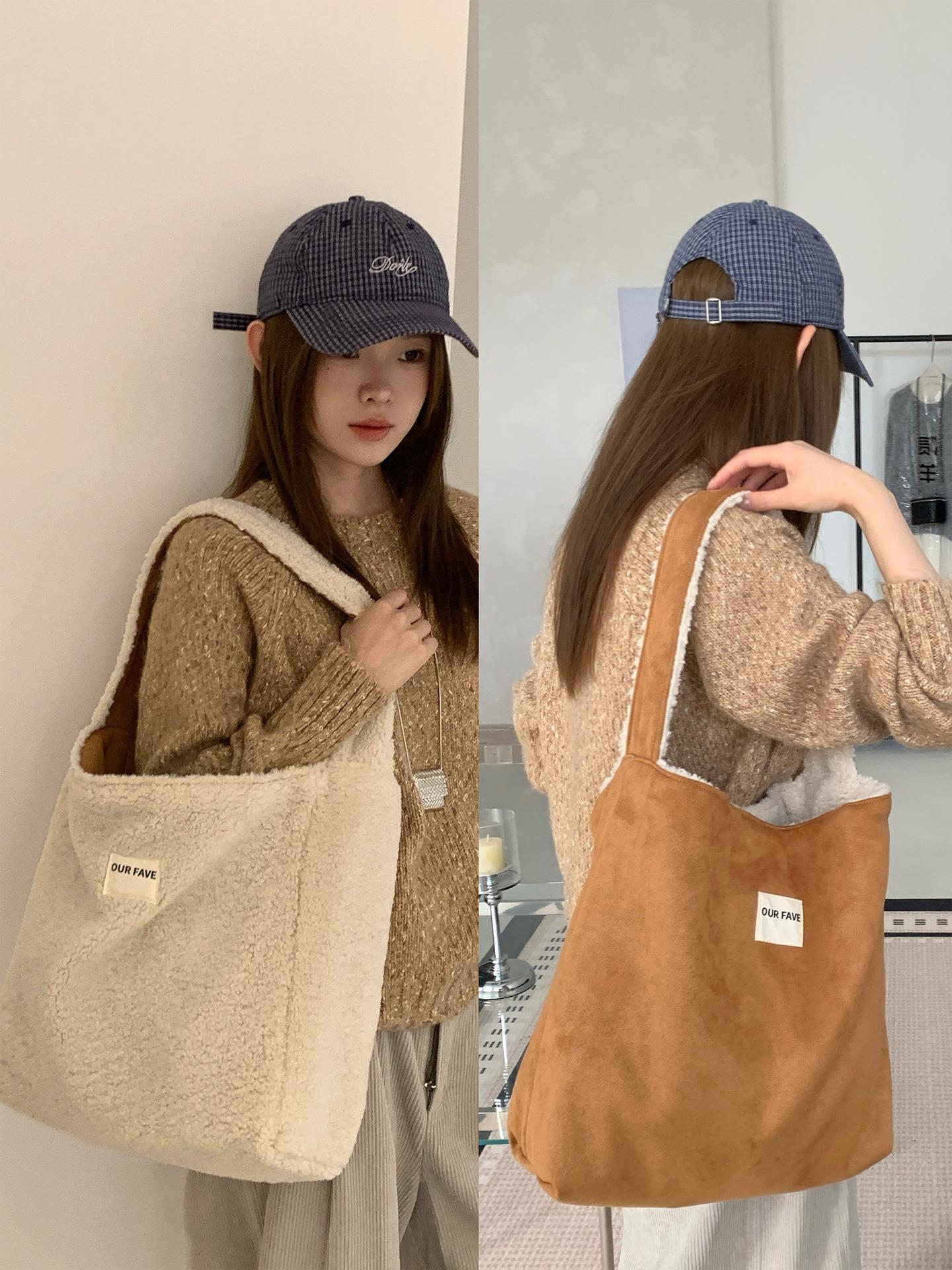 Winter Faux Suede Women s Plush Shoulder Bags Double Side Design Casual Tote Handbags Large Capacity Female Simple Underarm Bag бежевый
Winter Faux Suede Women s Plush Shoulder Bags Double Side Design Casual Tote Handbags Large Capacity Female Simple Underarm Bag бежевый