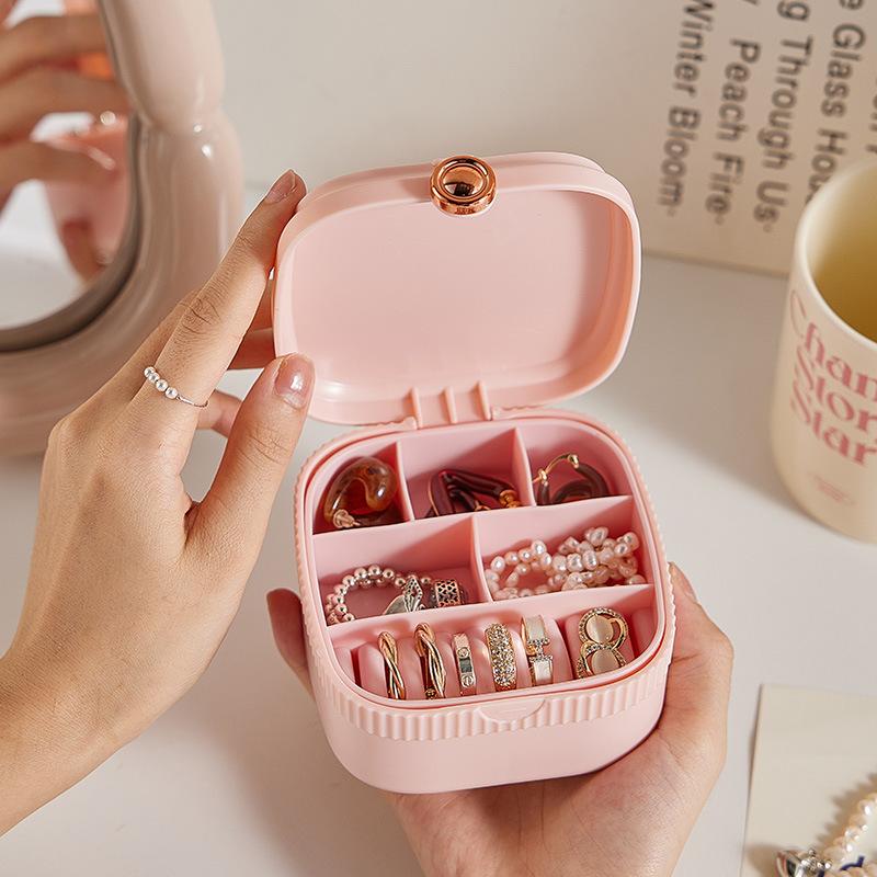 Portable Jewelry Storage Box Exquisite Cosmetics Organizing Box Jewelry and Jewelry Dust-proof StrapJewelry Box жовтий
Portable Jewelry Storage Box Exquisite Cosmetics Organizing Box Jewelry and Jewelry Dust-proof StrapJewelry Box жовтий
