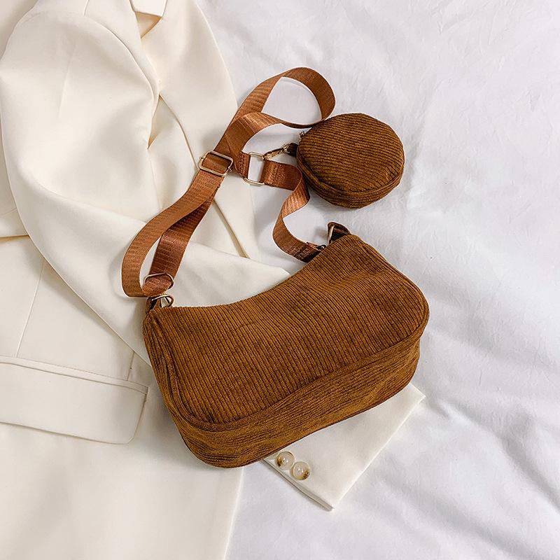 Solid color simple and fashionable Korean version small bag women s 2025 spring new versatile ins shoulder messenger bag small square bag коричневый
Solid color simple and fashionable Korean version small bag women s 2025 spring new versatile ins shoulder messenger bag small square bag коричневый