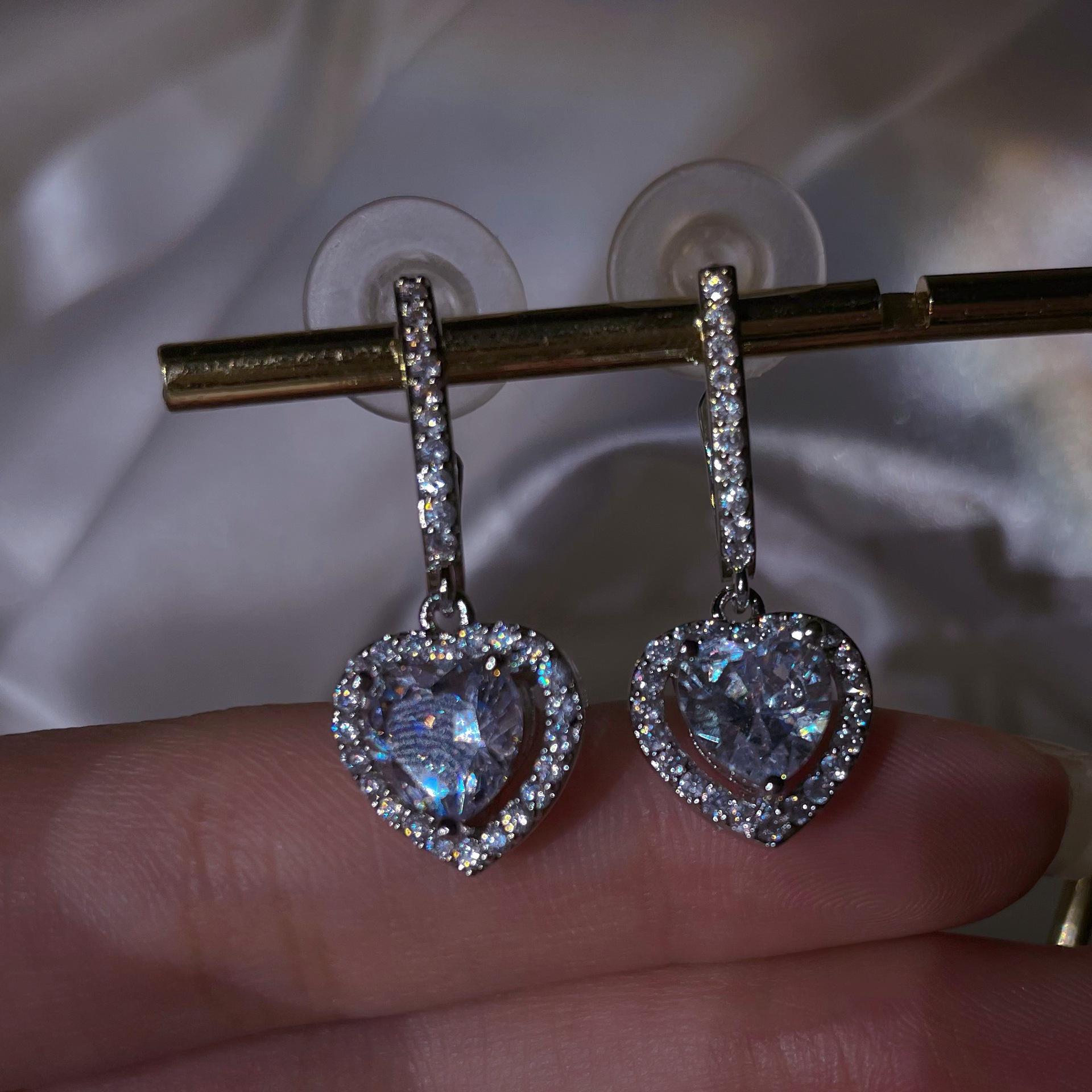 Silver needles full of diamonds, zircon love earrings, women s temperament, versatile celebrity style earrings, earrings. 925 silver needle
Silver needles full of diamonds, zircon love earrings, women s temperament, versatile celebrity style earrings, earrings. 925 silver needle