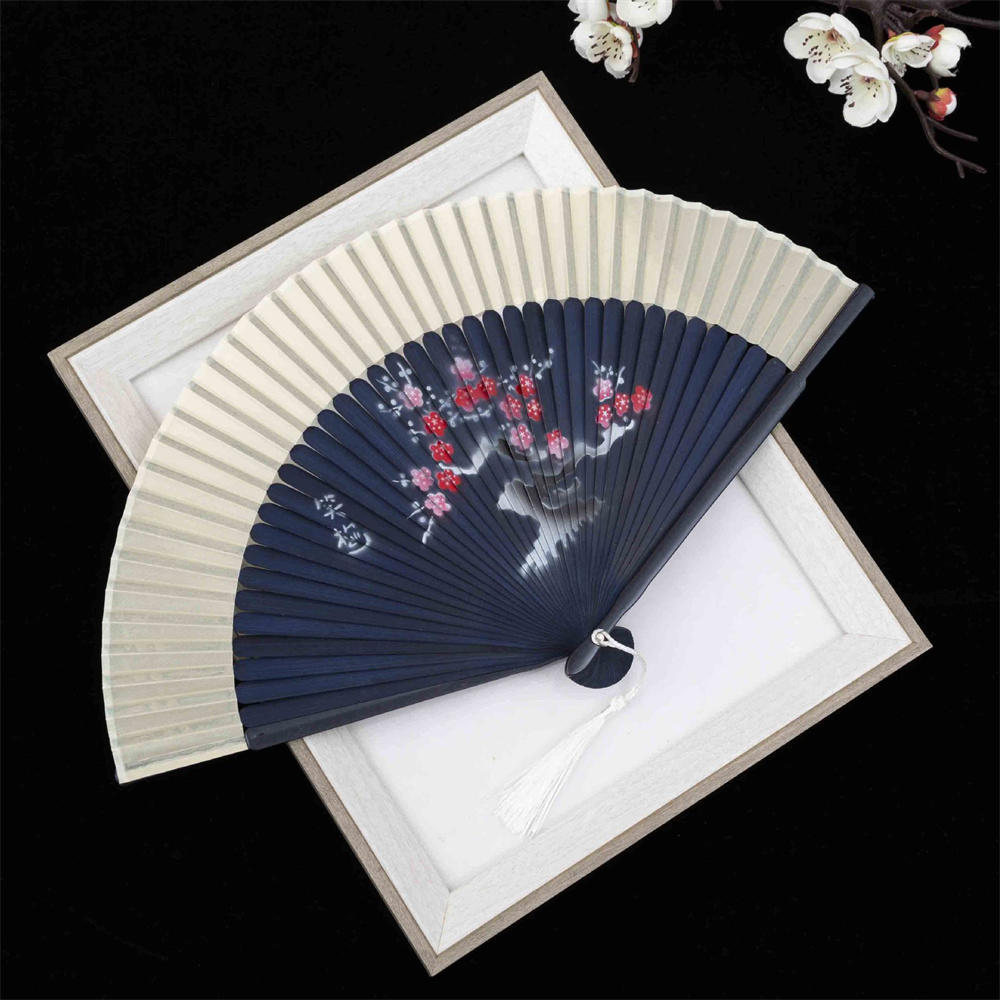 Новый Бамбуковый Складной Веер Китайский Стиль Веер Классическая Резьба Ремесло Веера Портативный Летний Женский Танцевальный Ручной Веер Подарок Домашний Декор
Новый Бамбуковый Складной Веер Китайский Стиль Веер Классическая Резьба Ремесло Веера Портативный Летний Женский Танцевальный Ручной Веер Подарок Домашний Декор