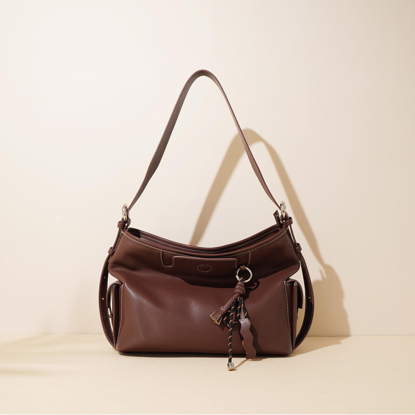 Cowhide Premium Bucket Bag Soft Leather Shoulder Underarm Bag Fashion Versatile Messenger Bag Commuter
Cowhide Premium Bucket Bag Soft Leather Shoulder Underarm Bag Fashion Versatile Messenger Bag Commuter