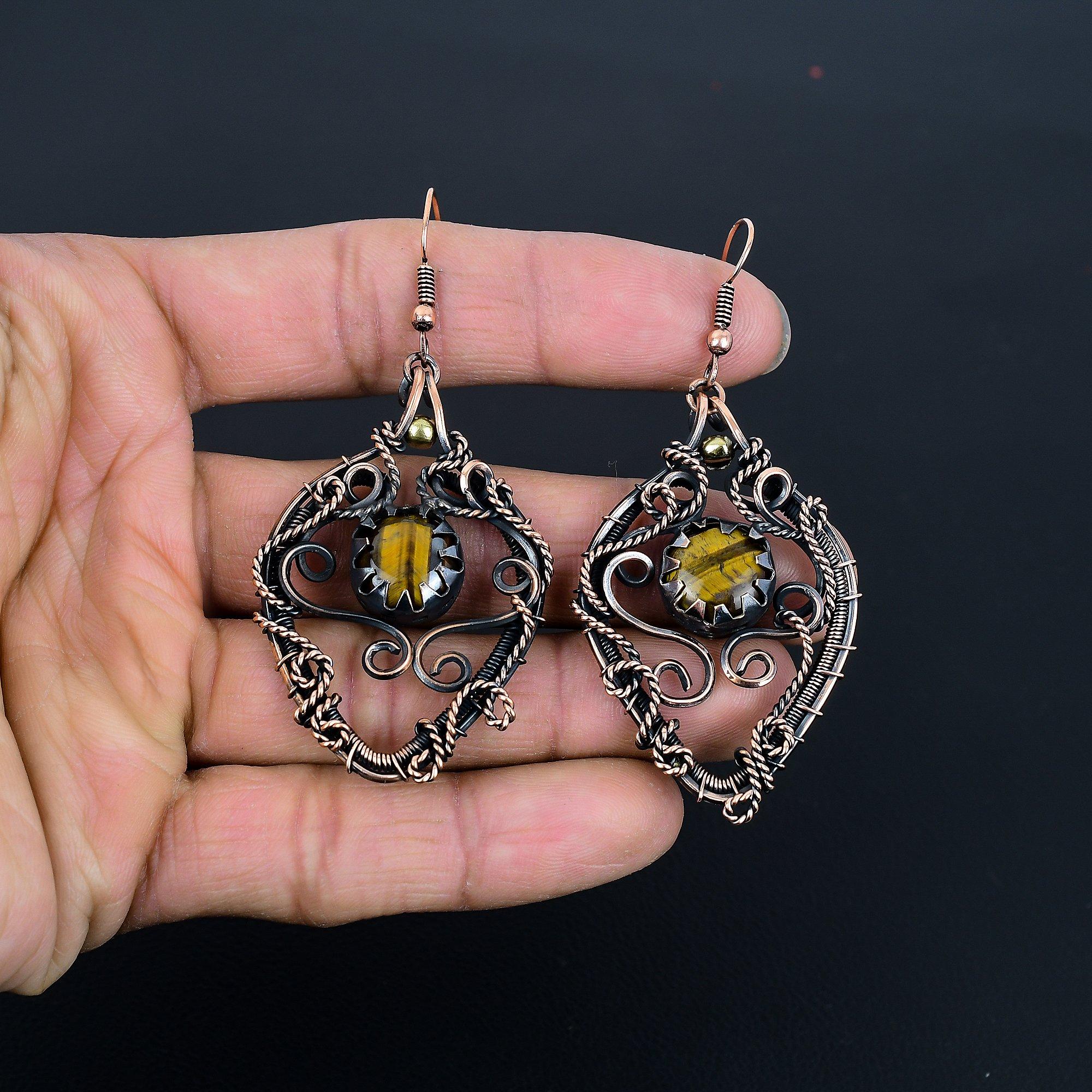 Серьги из тигрового глаза, обернутые медной проволокой 999 пробы, серьги из натуральных камней ручной работы, подарок для мамы, антикварные украшения 2.28 Inches
Серьги из тигрового глаза, обернутые медной проволокой 999 пробы, серьги из натуральных камней ручной работы, подарок для мамы, антикварные украшения 2.28 Inches