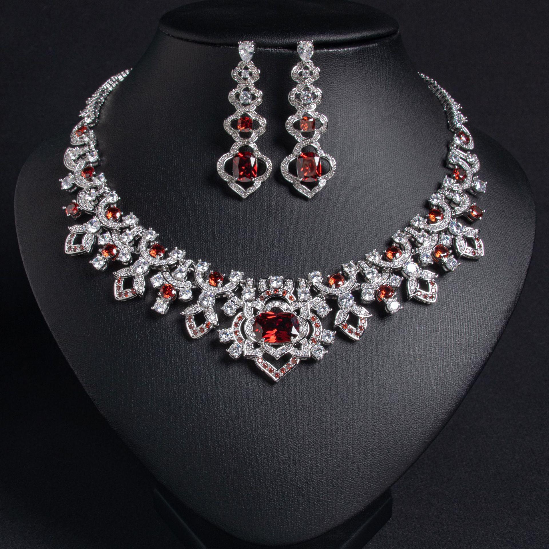 Women s Light Luxury Design Elegant Geometric Pendant Necklace Earring Set Fashionable And Versatile Niche Design Sense Set
Women s Light Luxury Design Elegant Geometric Pendant Necklace Earring Set Fashionable And Versatile Niche Design Sense Set