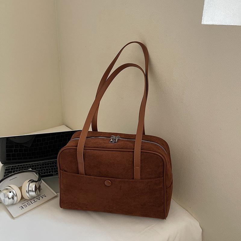 Корейская версия ретро большая вместимость сумка для боулинга 2025 новая сумка на плечо подмышку Maillard корейский простой портфель