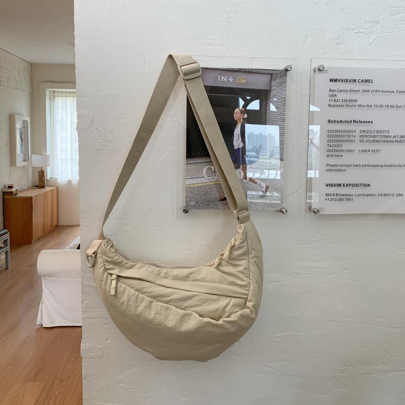 Повседневная новая сумка-мессенджер высокой ценности женская 2025 для поездок на работу, модная спортивная сумка-пельмень большой вместимости, сумка на плечо для выхода в свет
Повседневная новая сумка-мессенджер высокой ценности женская 2025 для поездок на работу, модная спортивная сумка-пельмень большой вместимости, сумка на плечо для выхода в свет