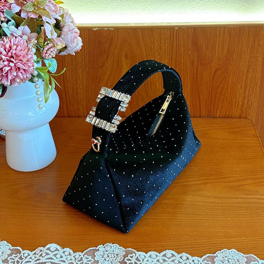 diamond-encrusted large-capacity dinner bag, new simple casual foreign style personalized fashion polka dot shoulder armpit bag чёрный
diamond-encrusted large-capacity dinner bag, new simple casual foreign style personalized fashion polka dot shoulder armpit bag чёрный