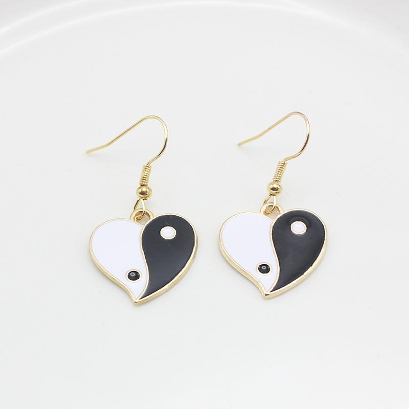 Creative Black White Yin Yang Eight Trigrams Heart Shape Tai Chi Drop Earring Women Cute Funny Zircon Christmas Friend Gift
Creative Black White Yin Yang Eight Trigrams Heart Shape Tai Chi Drop Earring Women Cute Funny Zircon Christmas Friend Gift