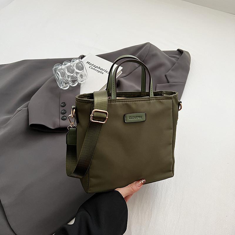 Fashion Casual Tote Bag Women 2023 New Autumn Winter Vintage Nylon Small Square Bag High-end Sense Shoulder Bag
Fashion Casual Tote Bag Women 2023 New Autumn Winter Vintage Nylon Small Square Bag High-end Sense Shoulder Bag