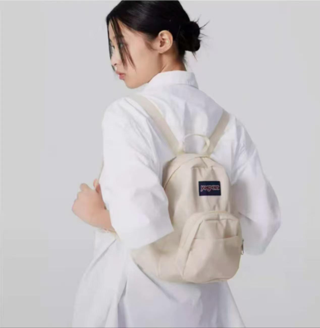 Дитячий міні-рюкзак JanSport Mini Trendy - Простий, Модний, Універсальний Шкільний рюкзак TDH6 7L
Дитячий міні-рюкзак JanSport Mini Trendy - Простий, Модний, Універсальний Шкільний рюкзак TDH6 7L