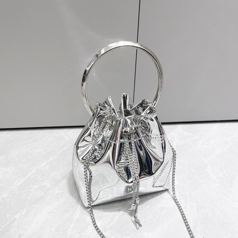 2025 Luxury Designer Shiny Patent Leather Women s Evening Clutch Bag Brand Female Round Handle Bucket Handbag Crossbody Bag
2025 Luxury Designer Shiny Patent Leather Women s Evening Clutch Bag Brand Female Round Handle Bucket Handbag Crossbody Bag