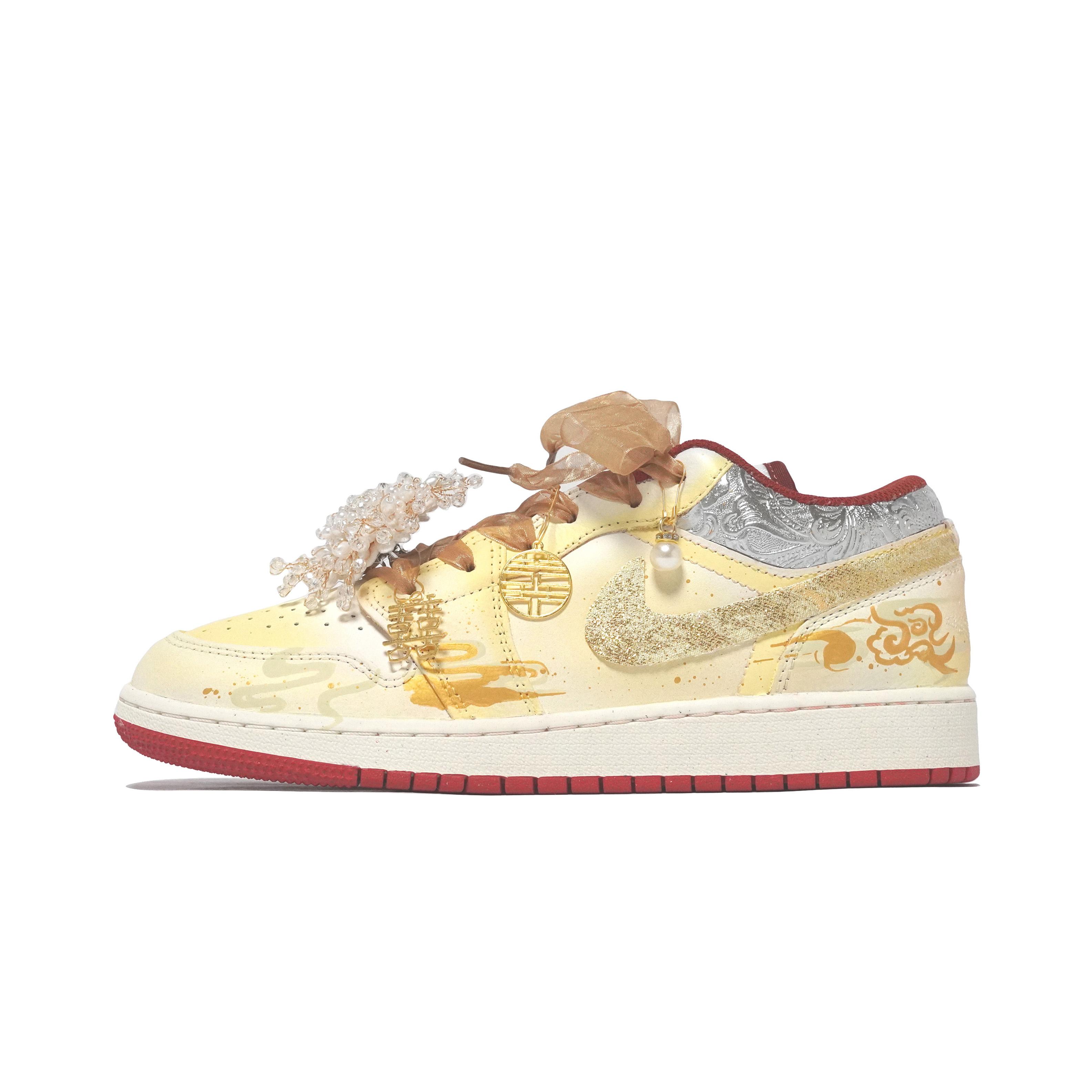 Jordan Air Jordan 1 Gilded Years, Wedding Shoes Low top Skateboard Shoes Women s Gold FJ3465-160(Team1264-) 38
Jordan Air Jordan 1 Gilded Years, Wedding Shoes Low top Skateboard Shoes Women s Gold FJ3465-160(Team1264-) 38