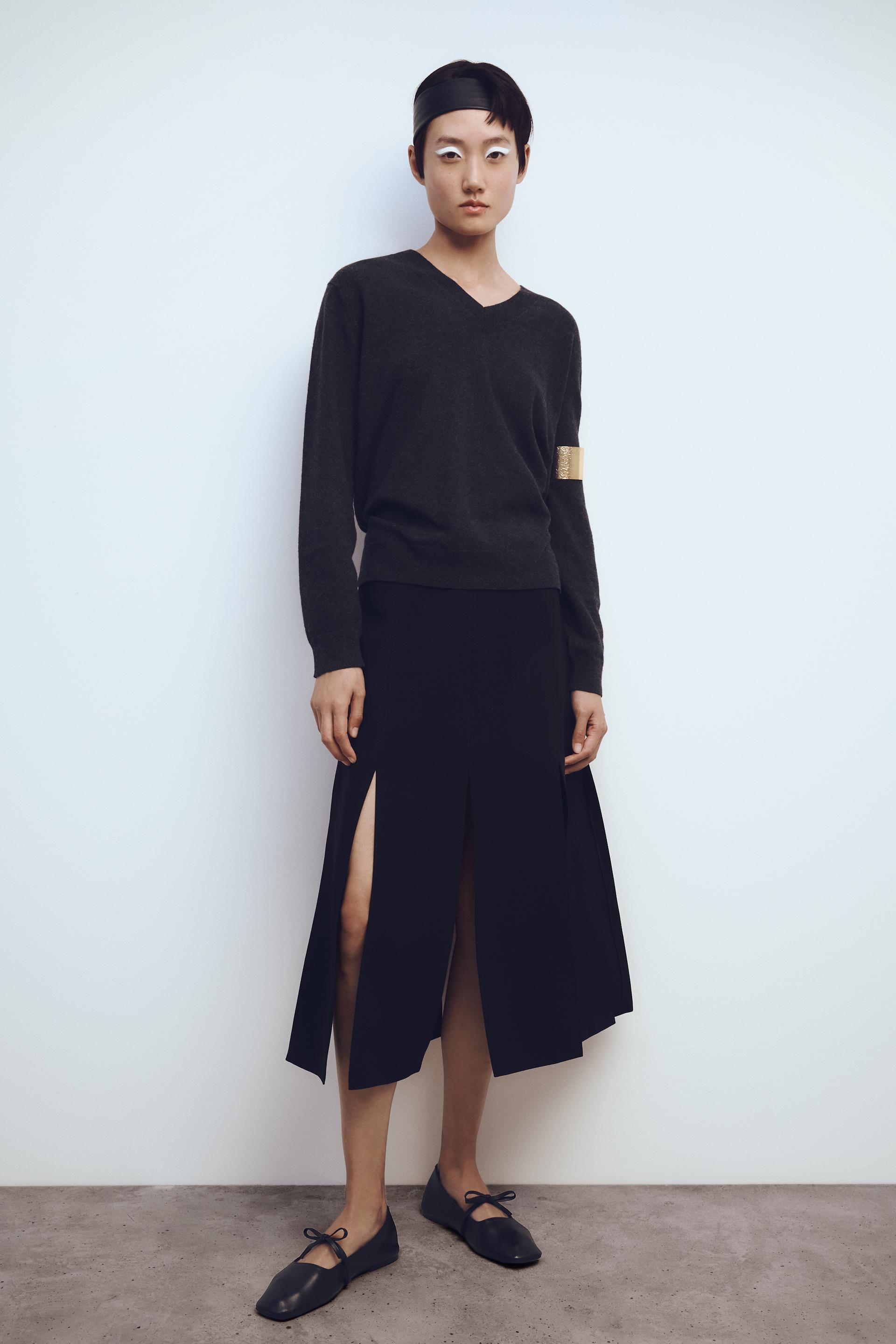 БАЛЕТКИ С БАНТОМ И КВАДРАТНЫМ НОСКОМ
БАЛЕТКИ С БАНТОМ И КВАДРАТНЫМ НОСКОМ