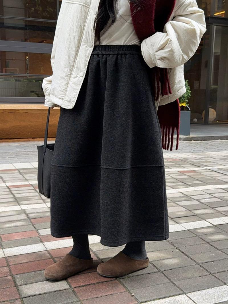 Luxury Wool Blend High-Waisted Black Bubble Midi Skirt - Autumn/Winter 2025 Collection One size (Elastic waistband, 62cm-76cm) серый
Luxury Wool Blend High-Waisted Black Bubble Midi Skirt - Autumn/Winter 2025 Collection One size (Elastic waistband, 62cm-76cm) серый