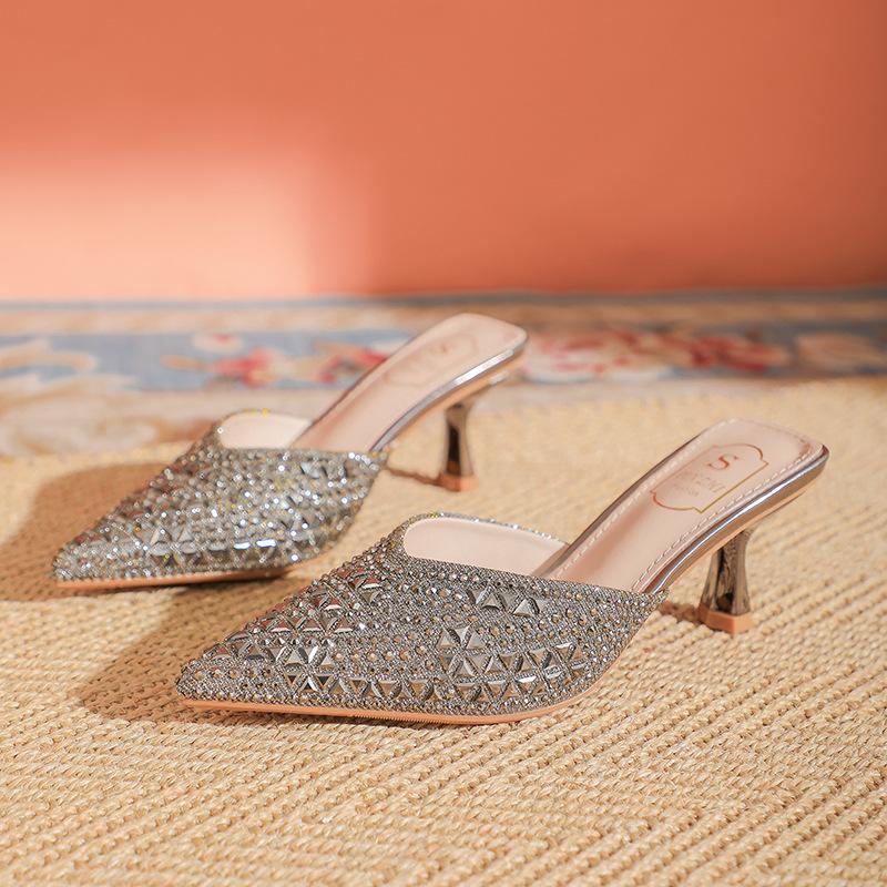 Полушлепанцы женские новые летние с острым носком, стразами, на высоком каблуке, с закрытым носком, сандалии женские, больших размеров, женская обувь 34
Полушлепанцы женские новые летние с острым носком, стразами, на высоком каблуке, с закрытым носком, сандалии женские, больших размеров, женская обувь 34