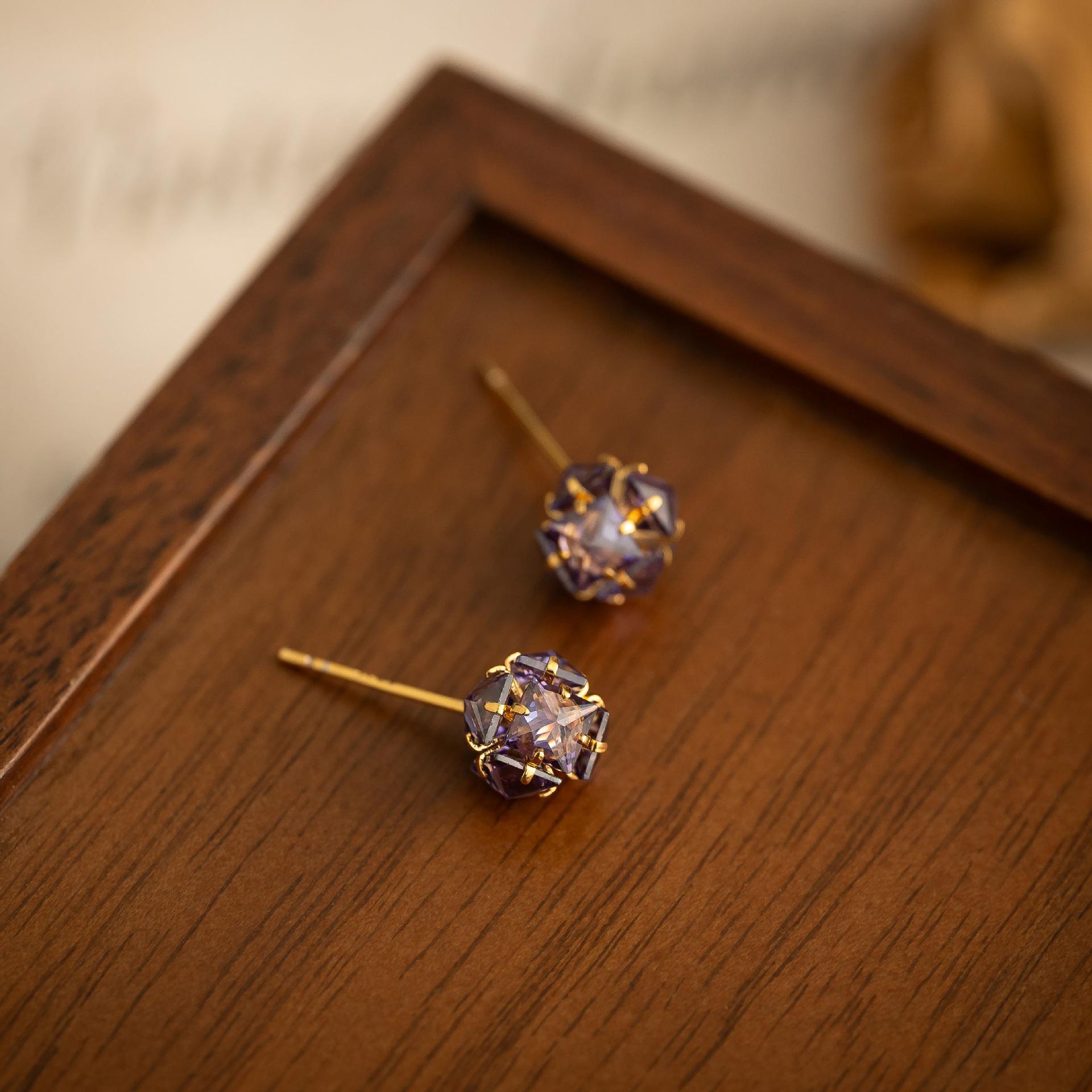 Simple Purple Zircon Earrings Minimalist Commuter Light Luxury Studs Delicate Versatile Sweet Jewelry 18K
Simple Purple Zircon Earrings Minimalist Commuter Light Luxury Studs Delicate Versatile Sweet Jewelry 18K