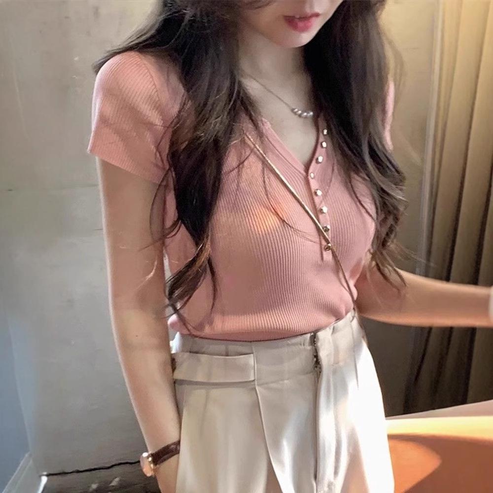 Women s Summer Pink V-neck Short-Sleeve Knit Top - Slimming, Stylish, and Trendy Design One Size (recommended for under 125 jin)
Women s Summer Pink V-neck Short-Sleeve Knit Top - Slimming, Stylish, and Trendy Design One Size (recommended for under 125 jin)