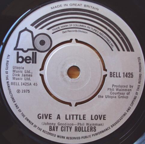 7inch Record BAY CITY ROLLERS - Give A Little Love BELL1425 Bell Records 1975 UK Rock Used
7inch Record BAY CITY ROLLERS - Give A Little Love BELL1425 Bell Records 1975 UK Rock Used