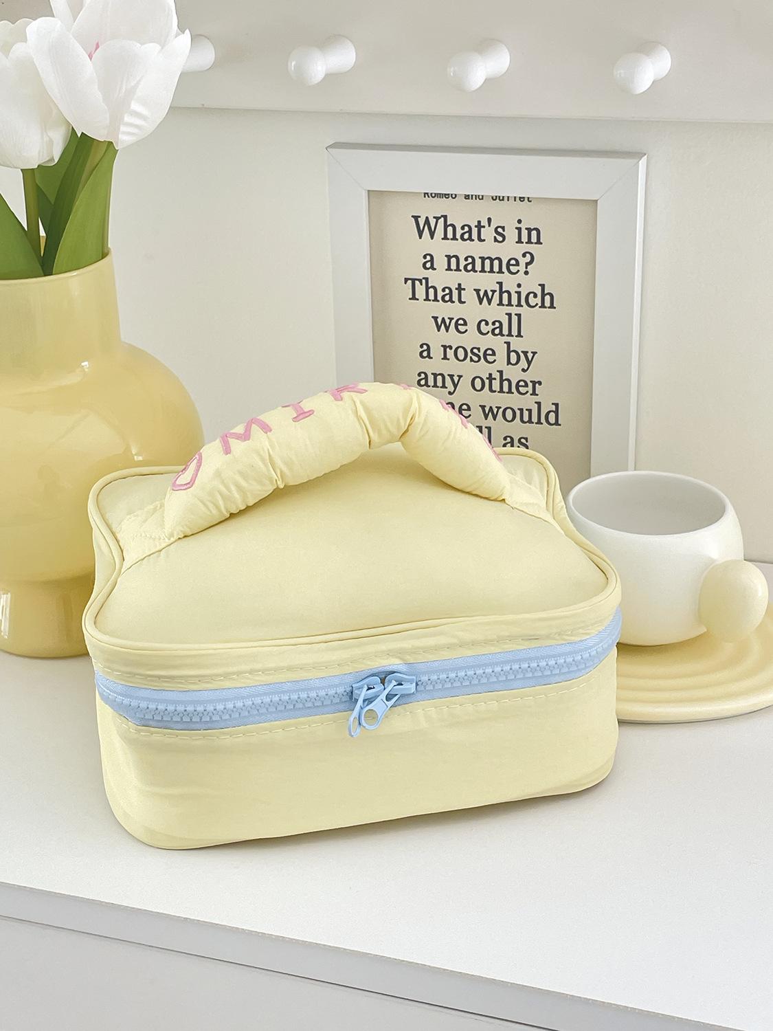 Embroidery Letter Women s Makeup Case Cosmetic Bags Large Capacity Ladies Handbags Candy Color Female Travel Wash Storage Bag жовтий
Embroidery Letter Women s Makeup Case Cosmetic Bags Large Capacity Ladies Handbags Candy Color Female Travel Wash Storage Bag жовтий