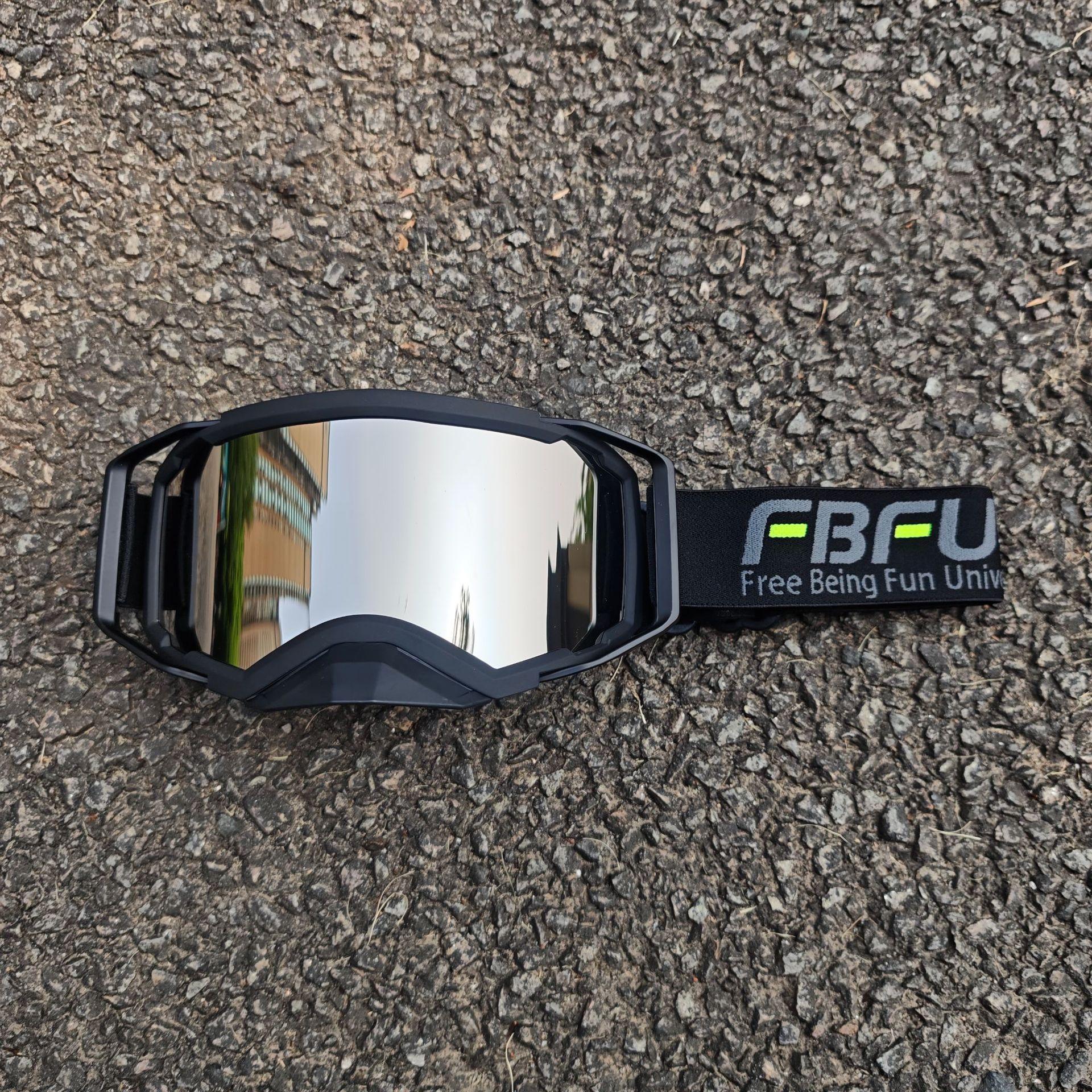 Multifunctional high-definition goggles, motorcycle windproof goggles, suitable for cycling, mountaineering, wind protection, unisex outdoor sports, Black frame silver piece
Multifunctional high-definition goggles, motorcycle windproof goggles, suitable for cycling, mountaineering, wind protection, unisex outdoor sports, Black frame silver piece