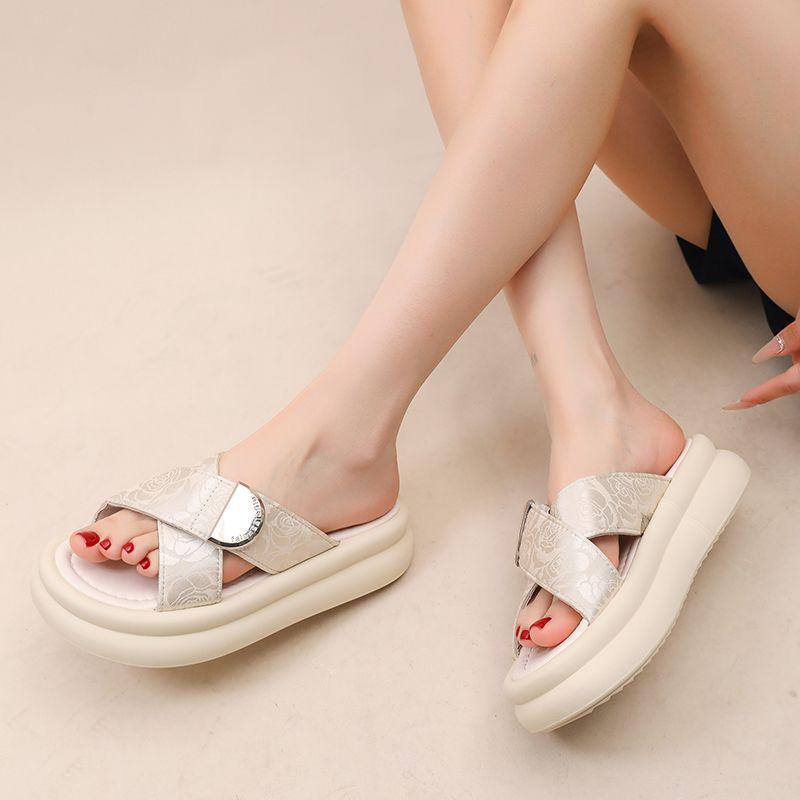 Internet celebrity explosion muffin thick bottom wear fashion 2025 summer new French with skirt slippers women s height sandals 35
Internet celebrity explosion muffin thick bottom wear fashion 2025 summer new French with skirt slippers women s height sandals 35