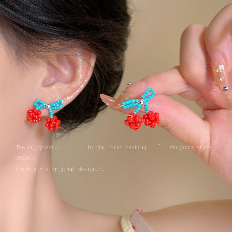 Rice bead cherry beaded earrings sweet versatile stud earrings fashionable small fresh niche earrings women
Rice bead cherry beaded earrings sweet versatile stud earrings fashionable small fresh niche earrings women