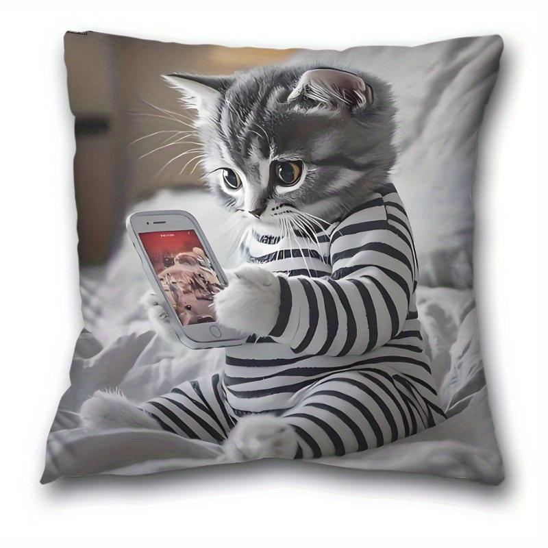 1pc Cat-Themed Pillowcase - Cute Kitten in Striped Pajamas Using Smartphone Suitable for Sofa Bed Chair - Decorative 45x45cm
1pc Cat-Themed Pillowcase - Cute Kitten in Striped Pajamas Using Smartphone Suitable for Sofa Bed Chair - Decorative 45x45cm
