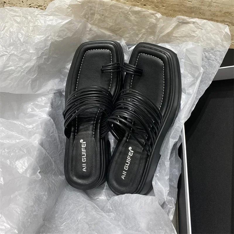 Летние женские тапочки на платформе, модные, элегантные, с узким ремешком, женские, повседневные, на танкетке, пляжные сандалии 39 чёрный
Летние женские тапочки на платформе, модные, элегантные, с узким ремешком, женские, повседневные, на танкетке, пляжные сандалии 39 чёрный