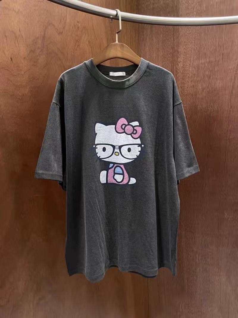 Summer 2026 Hello Kitty Glasses Preppy Theme 100 Cotton Printed Womens summer loose and fashionable style S
Summer 2026 Hello Kitty Glasses Preppy Theme 100 Cotton Printed Womens summer loose and fashionable style S