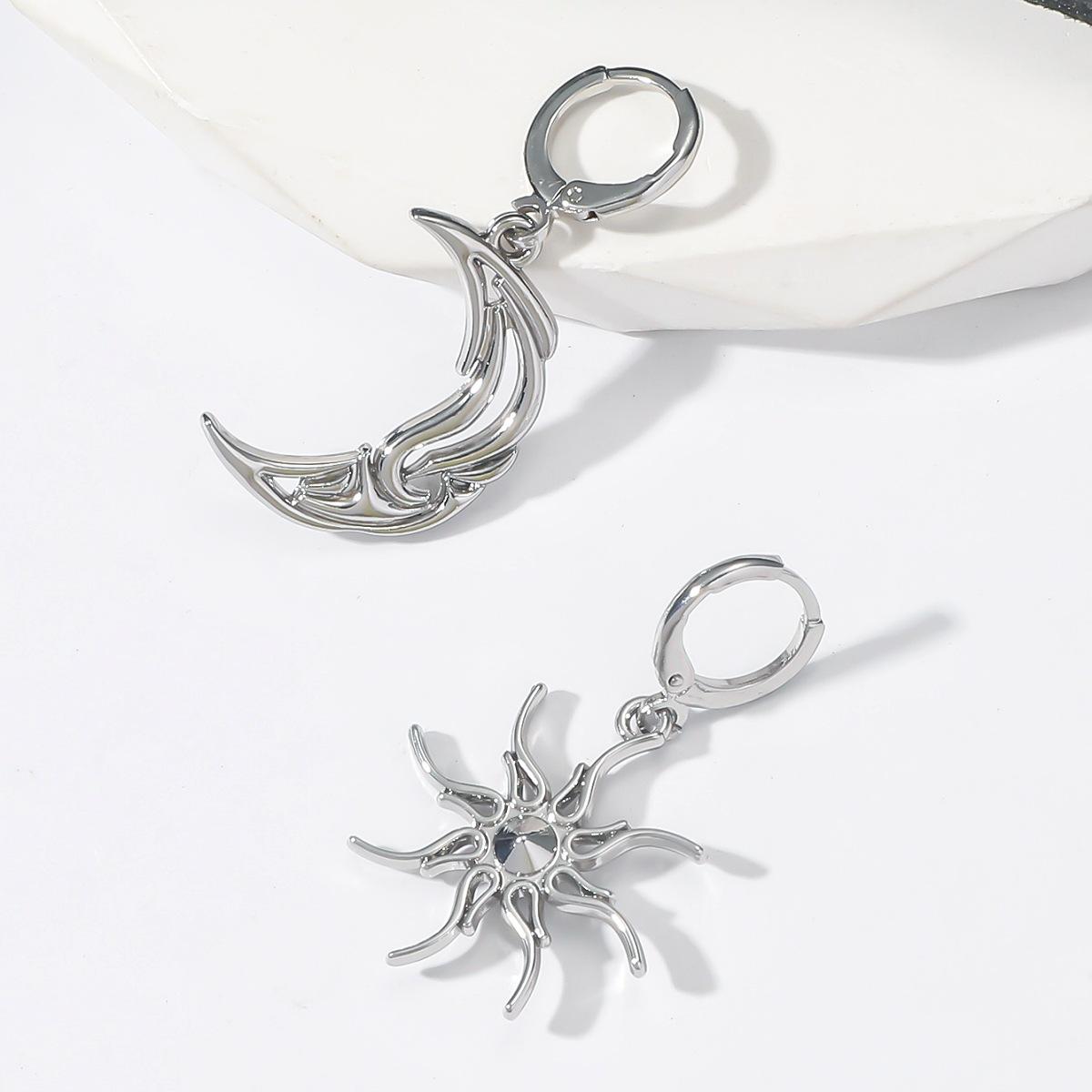 Минималистичные серьги Sun Moon с асимметричной индивидуальностью и серьги в абстрактном стиле Короткие полые серьги со звездой и луной серебряный