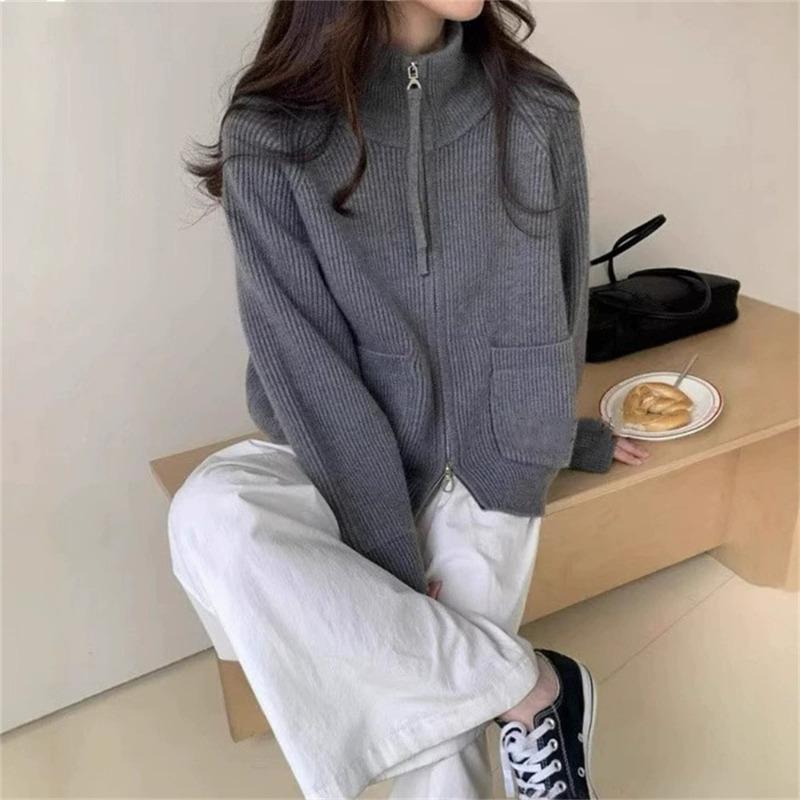 Простой повседневный кардиган из трикотажа на двойной молнии со стойкой-воротником, женский осенне-зимний, новый, свободный, ленивый, универсальный жакет-свитер One size серый
Простой повседневный кардиган из трикотажа на двойной молнии со стойкой-воротником, женский осенне-зимний, новый, свободный, ленивый, универсальный жакет-свитер One size серый