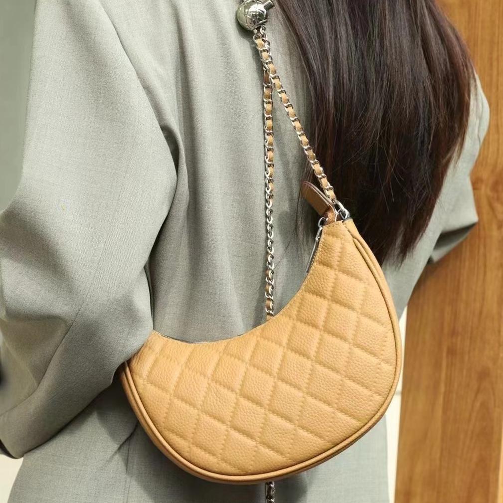 Cowhide Shoulder Women s Bag Large Capacity Women s Fashion Simple Practical Shell Bag Small Golden Ball Chain Bag
Cowhide Shoulder Women s Bag Large Capacity Women s Fashion Simple Practical Shell Bag Small Golden Ball Chain Bag