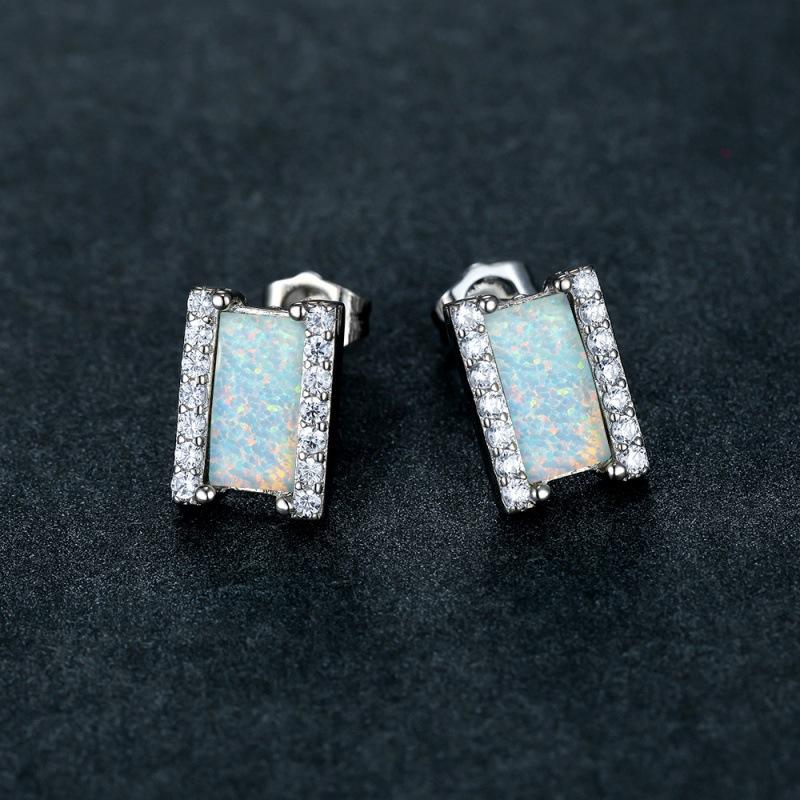 Diamond-encrusted rectangular stud earrings, simple niche stud earrings, a beautiful gift for your girlfriend
Diamond-encrusted rectangular stud earrings, simple niche stud earrings, a beautiful gift for your girlfriend