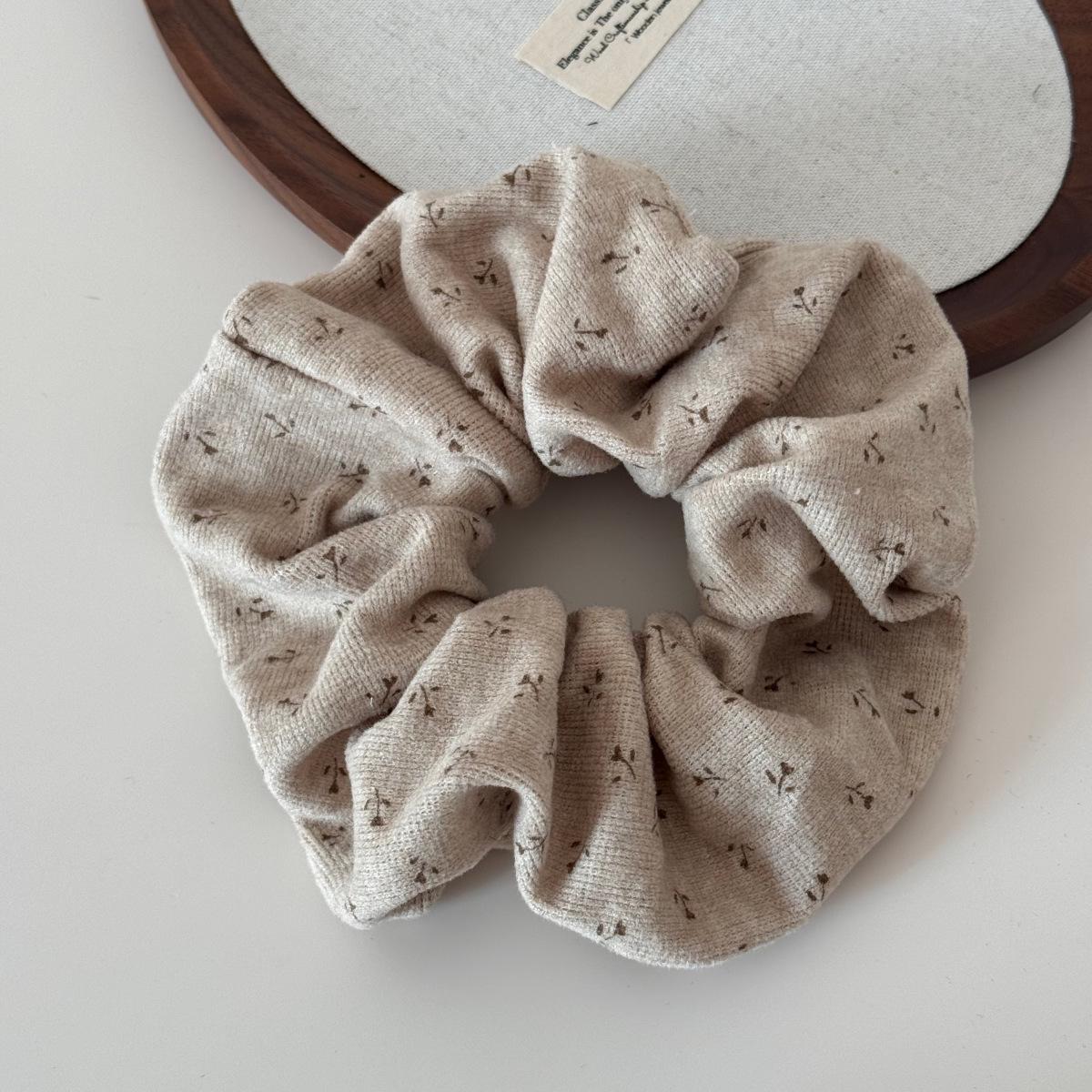 Korean Floral Fabric Scrunchies - Autumn/Winter Hair Ties for Girls
Korean Floral Fabric Scrunchies - Autumn/Winter Hair Ties for Girls
