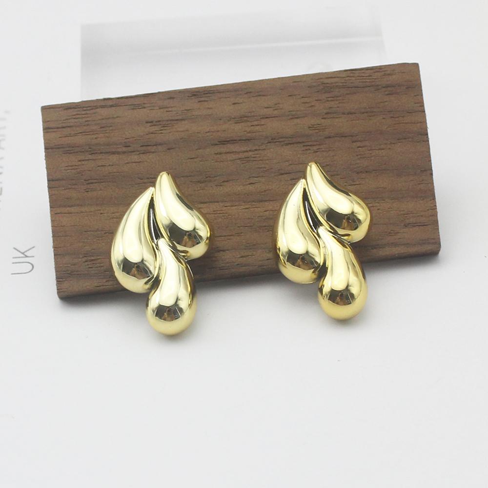Golden Three Waterdrop Tears Stud Earrings for Women Unique Smooth Wedding Zircon Christmas Girl Valentine s Day Gift
Golden Three Waterdrop Tears Stud Earrings for Women Unique Smooth Wedding Zircon Christmas Girl Valentine s Day Gift