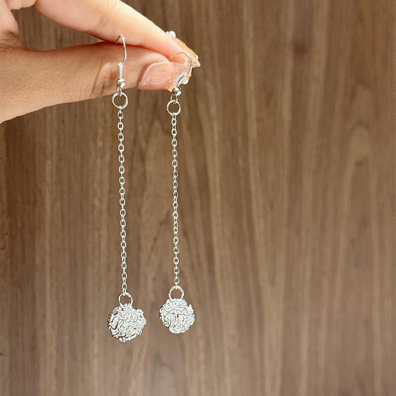 Sweet Girl Earrings Sales Korean Version Round Hollow Long Tassel Temperament Niche Personality Versatile Senior Design Earrings
Sweet Girl Earrings Sales Korean Version Round Hollow Long Tassel Temperament Niche Personality Versatile Senior Design Earrings