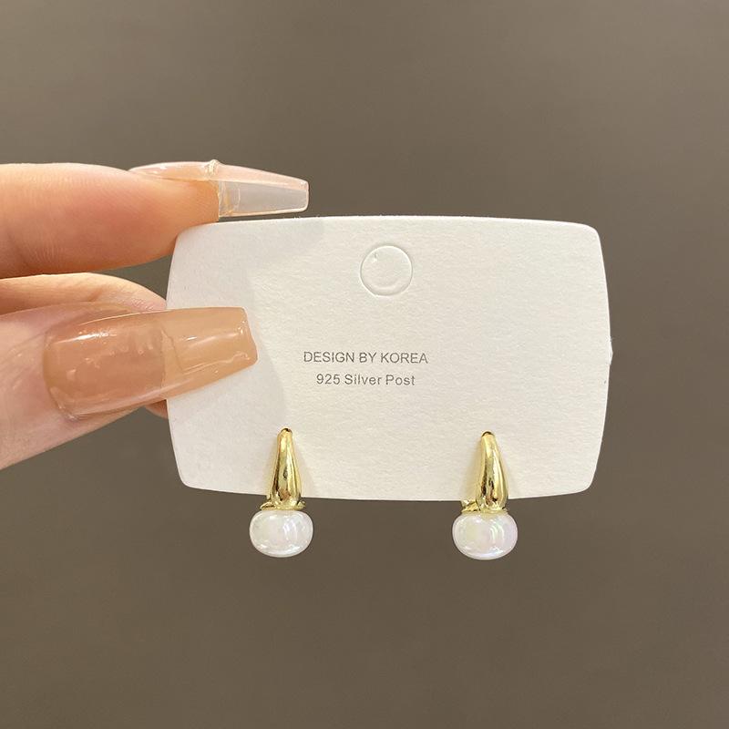 ins style colored pearl ear buckle women s new high-end light luxury earrings Korean retro temperament earrings
ins style colored pearl ear buckle women s new high-end light luxury earrings Korean retro temperament earrings