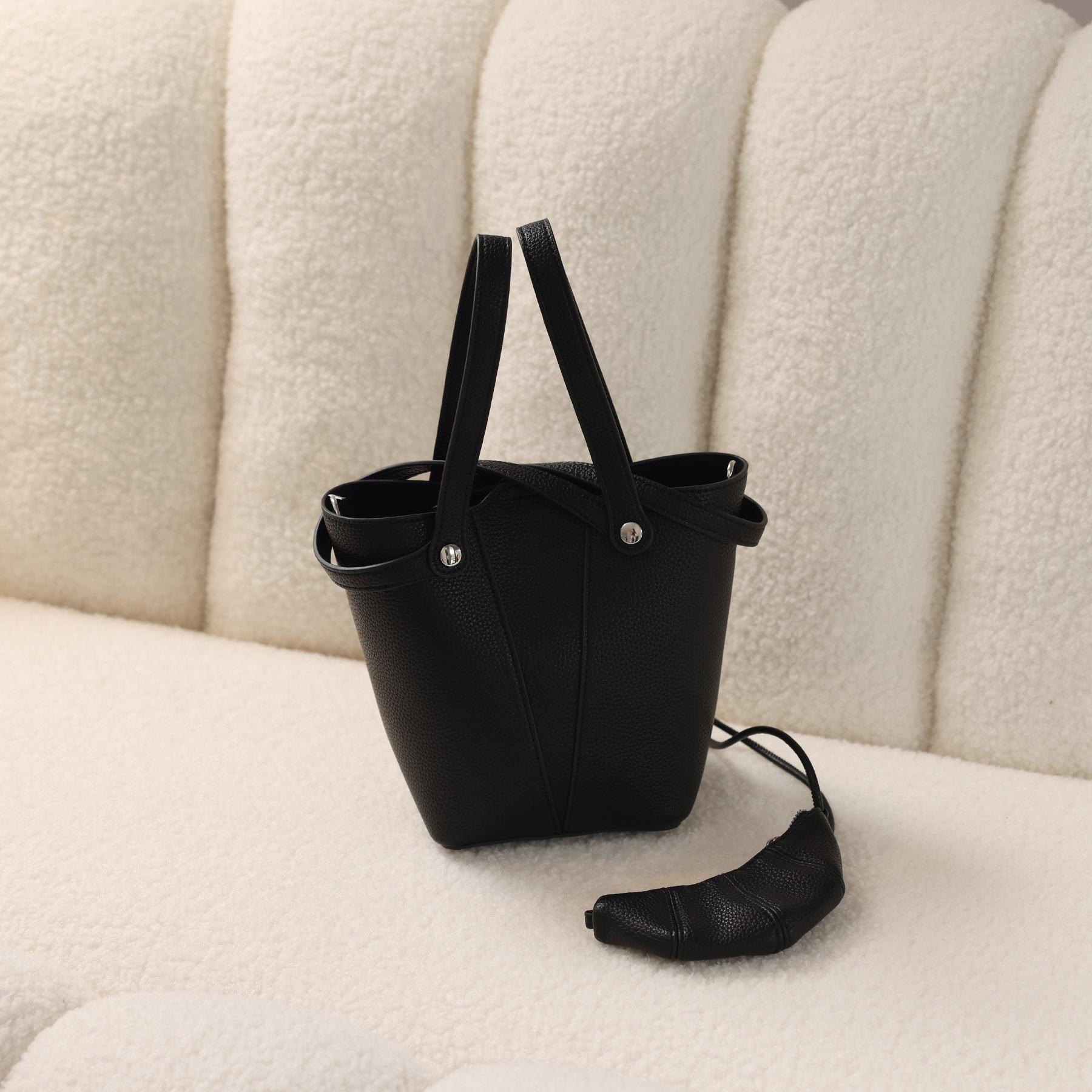 2025 Spring/Summer New Fashion Niche Design Handbag Large Capacity Commuting High-End Single Shoulder Crossbody Bucket Bag чёрный
2025 Spring/Summer New Fashion Niche Design Handbag Large Capacity Commuting High-End Single Shoulder Crossbody Bucket Bag чёрный
