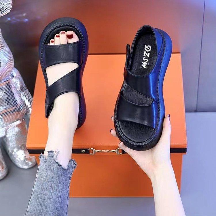 Velcro sandals women s summer wear with skirt bag and platform muffin casual beach shoes tide 35 чорний
Velcro sandals women s summer wear with skirt bag and platform muffin casual beach shoes tide 35 чорний