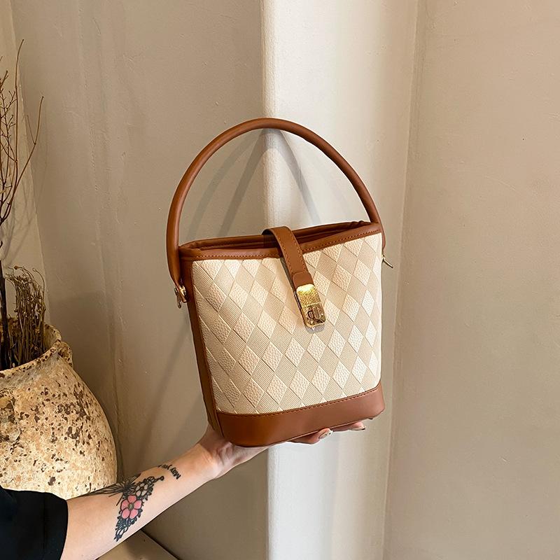 Casual texture rhombus indentation bucket bag 2025 new trendy fashion versatile portable shoulder messenger bag small bag коричневий
Casual texture rhombus indentation bucket bag 2025 new trendy fashion versatile portable shoulder messenger bag small bag коричневий